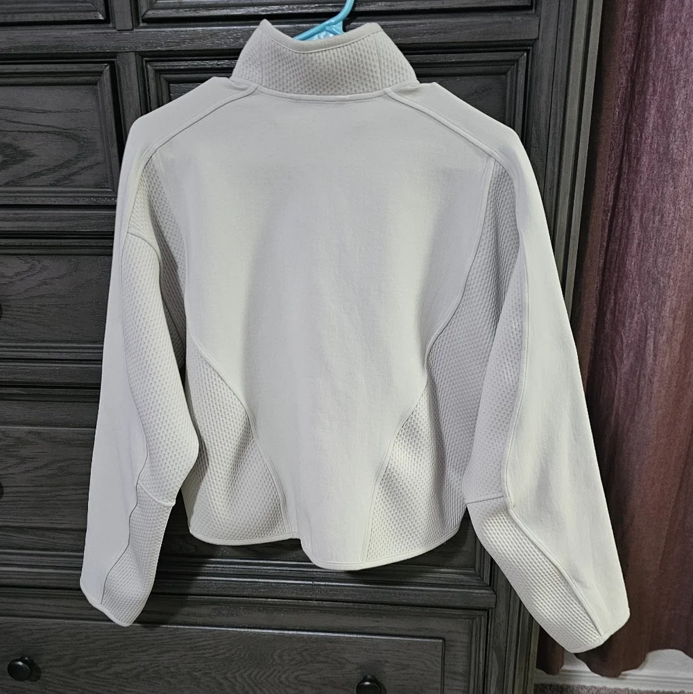 Lululemon Pullover - Picture 2 of 11